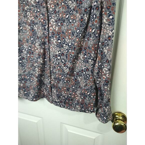 Boden Woman 8P Blouse Leopard Gray V Button Front Long Sleeve - Picture 5 of 11